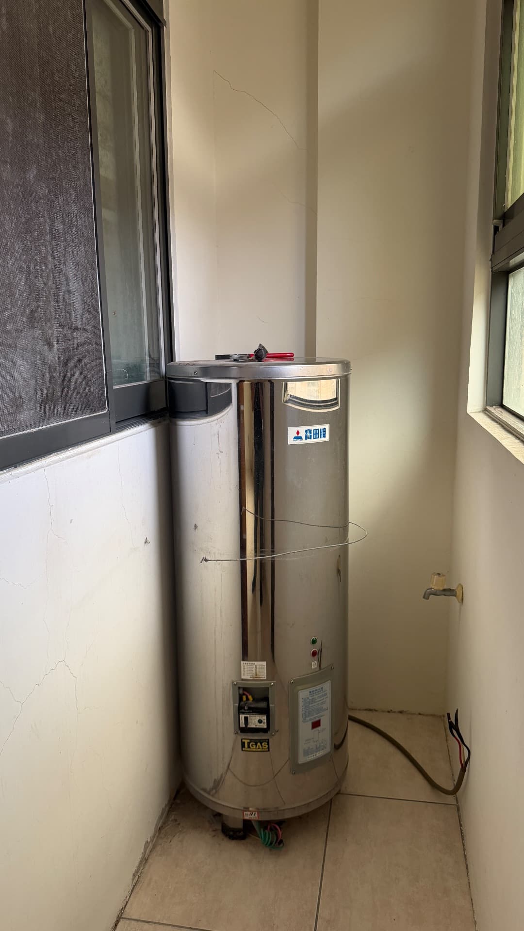 儲熱式電熱水器